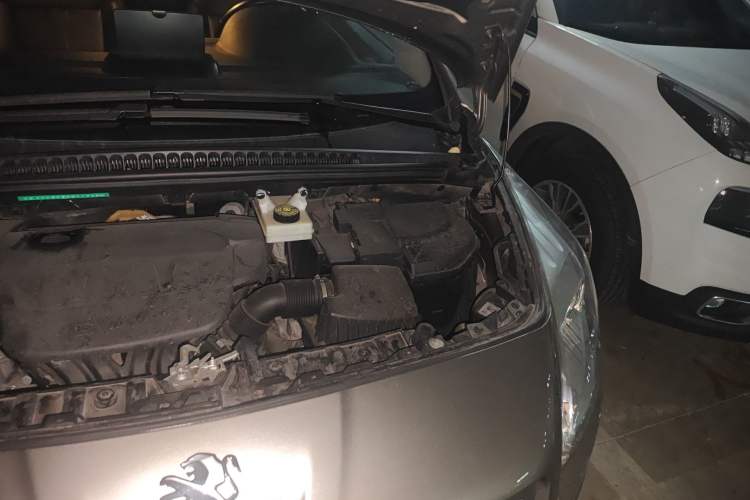 Used Peugeot 3008 2015 2.0L Automatic Trend Edition Engine Bay Left