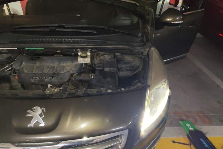 Used Peugeot 3008 2015 2.0L Automatic Classic Edition Engine Bay Left