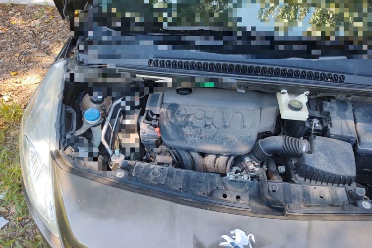 Used Peugeot 3008 2015 2.0L Automatic Classic Edition Engine Bay Right
