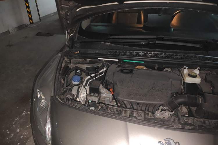 Used Peugeot 3008 2015 2.0L Automatic Trend Edition Engine Bay Right