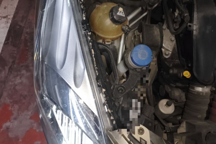 Used Peugeot 3008 2015 1.6THP Automatic Prestige Edition Engine Bay Right