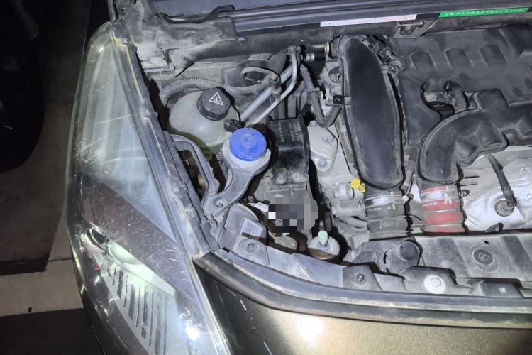Used Peugeot 3008 2015 1.6THP Automatic Classic Edition Engine Bay Right