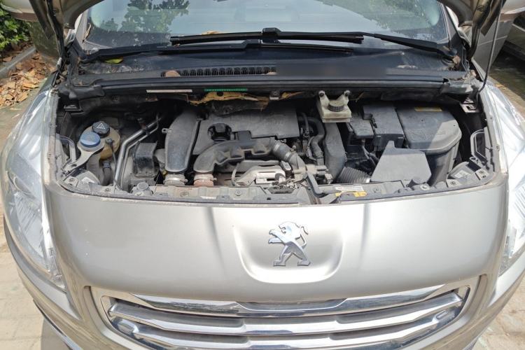 Used Peugeot 3008 2015 1.6THP Automatic Trend Edition Engine Bay