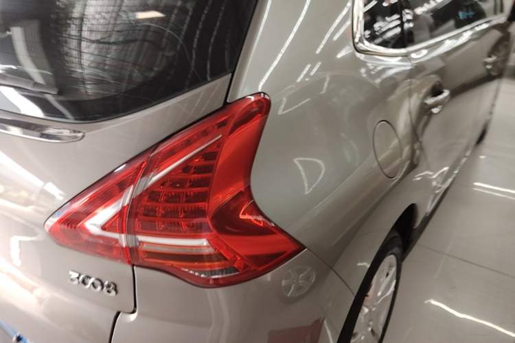 Used Peugeot 3008 2015 2.0L Automatic Classic Edition Exterior 1