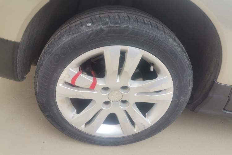 Used Peugeot 3008 2015 2.0L Automatic Trend Edition Exterior 5