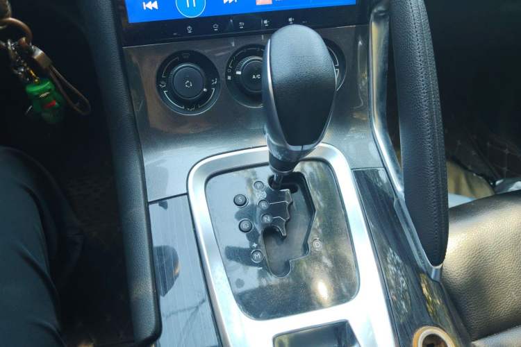 Used Peugeot 3008 2015 2.0L Automatic Classic Edition Gear Lever