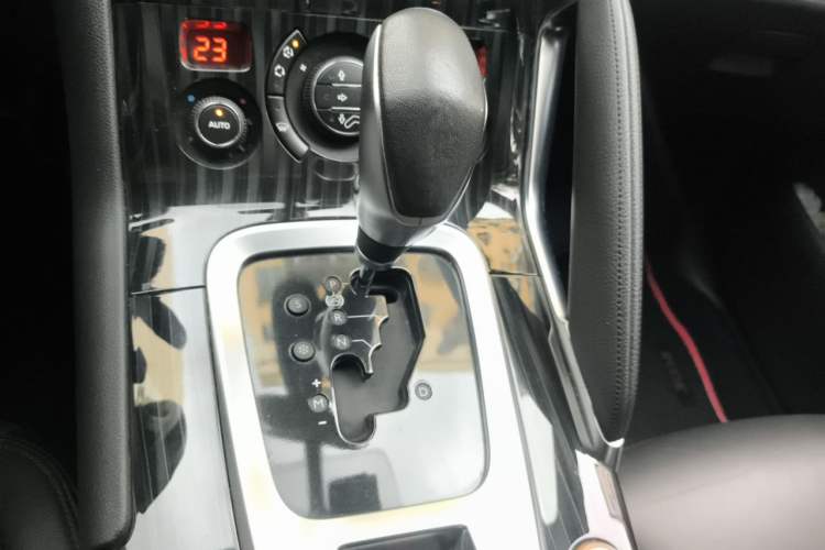 Used Peugeot 3008 2015 1.6THP Automatic Prestige Edition Gear Lever