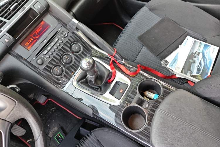 Used Peugeot 3008 2015 2.0L Manual Classic Edition Gear Lever