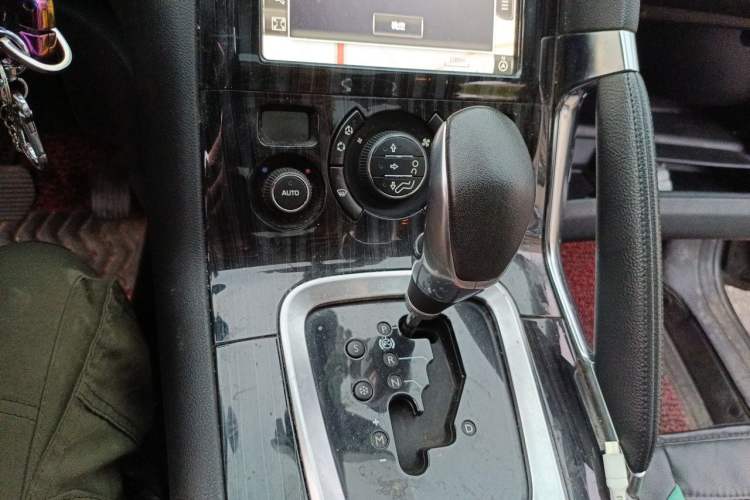 Used Peugeot 3008 2015 1.6THP Automatic Prestige Edition Gear Lever