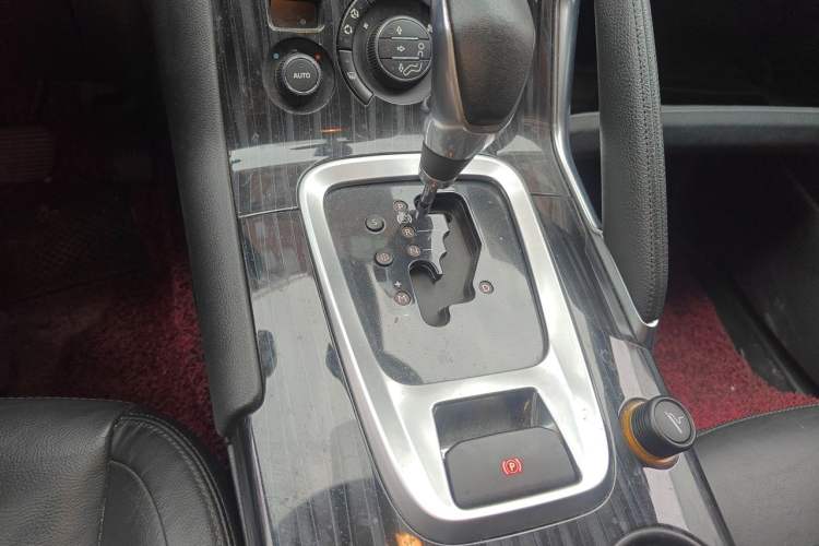 Used Peugeot 3008 2015 1.6THP Automatic Prestige Edition Gear Lever
