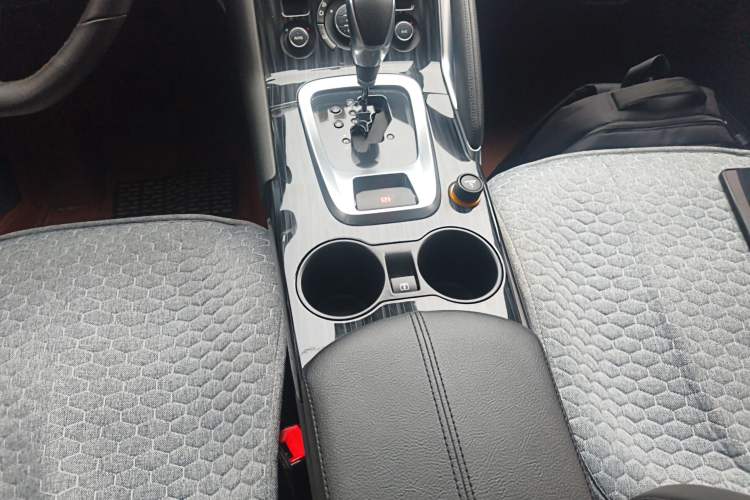 Used Peugeot 3008 2015 2.0L Automatic Trend Edition Gear Lever