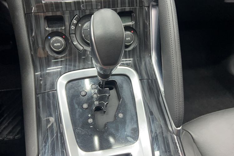 Used Peugeot 3008 2015 1.6THP Automatic Prestige Edition Gear Lever