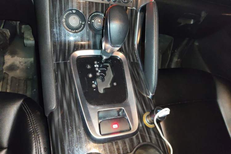 Used Peugeot 3008 2015 2.0L Automatic Classic Edition Gear Lever