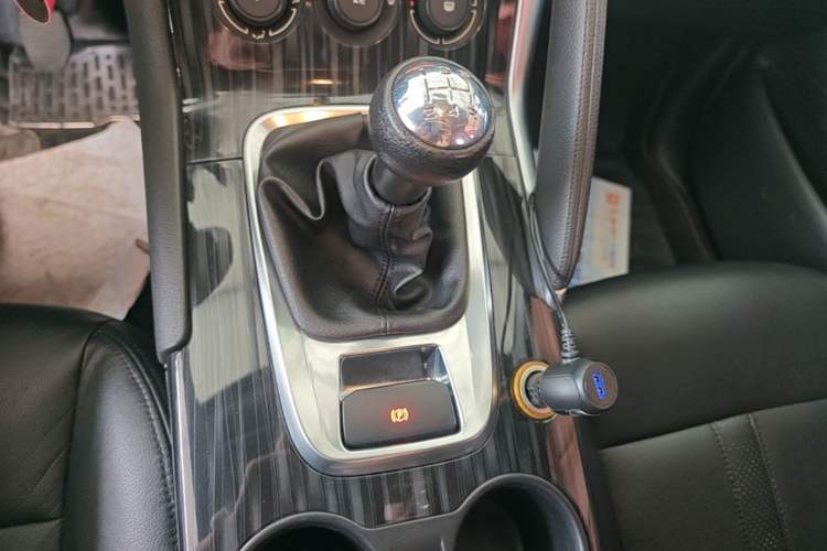Used Peugeot 3008 2015 2.0L Manual Classic Edition Gear Lever