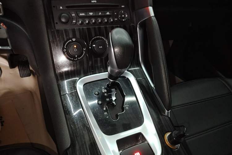 Used Peugeot 3008 2015 2.0L Automatic Classic Edition Gear Lever