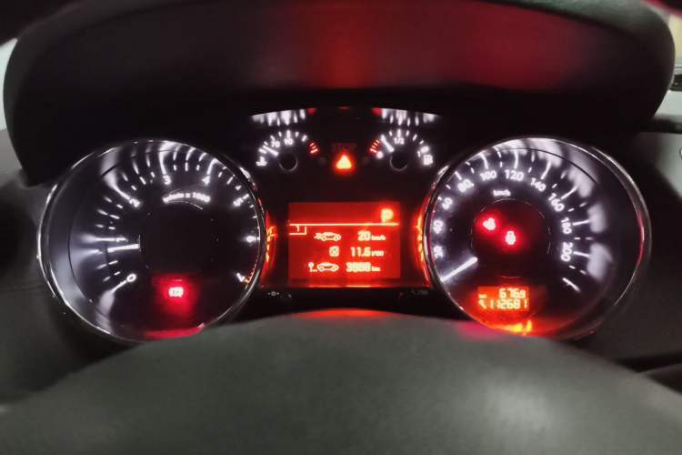 Used Peugeot 3008 2015 1.6THP Automatic Prestige Edition Instrument Cluster