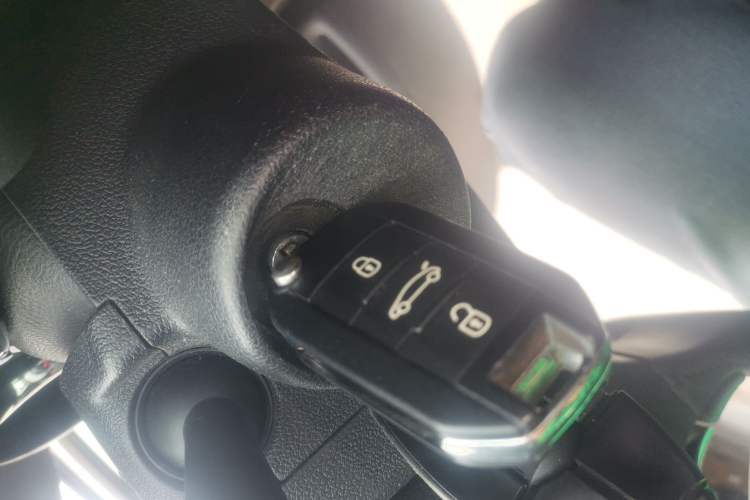 Used Peugeot 3008 2015 2.0L Automatic Trend Edition Interior 1