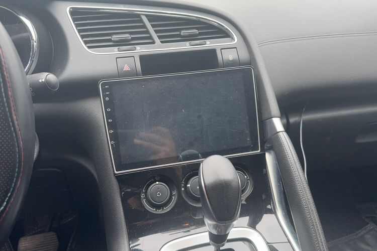 Used Peugeot 3008 2015 2.0L Automatic Classic Edition Interior 3