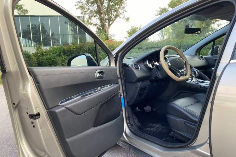 Used Peugeot 3008 2015 1.6THP Automatic Classic Edition Interior 3
