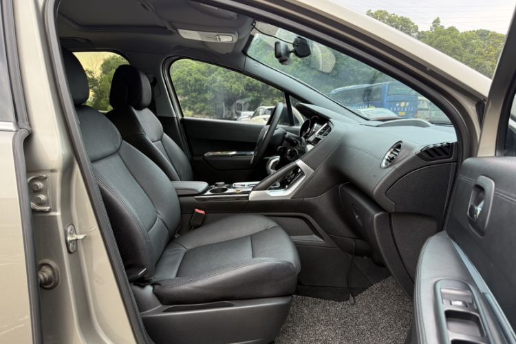 Used Peugeot 3008 2015 1.6THP Automatic Classic Edition Interior 4