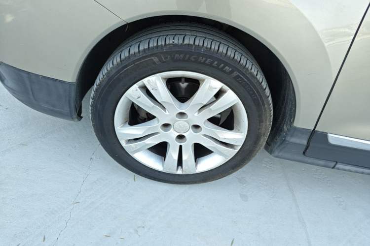 Used Peugeot 3008 2015 2.0L Manual Classic Edition Left Front Wheel Hub