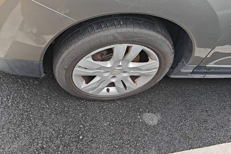 Used Peugeot 3008 2015 2.0L Automatic Trend Edition Left Front Wheel Hub