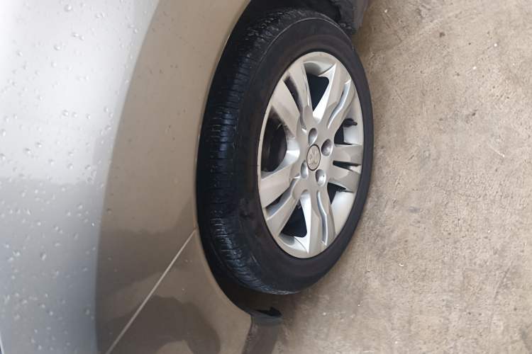 Used Peugeot 3008 2015 2.0L Automatic Trend Edition Left Front Wheel Hub