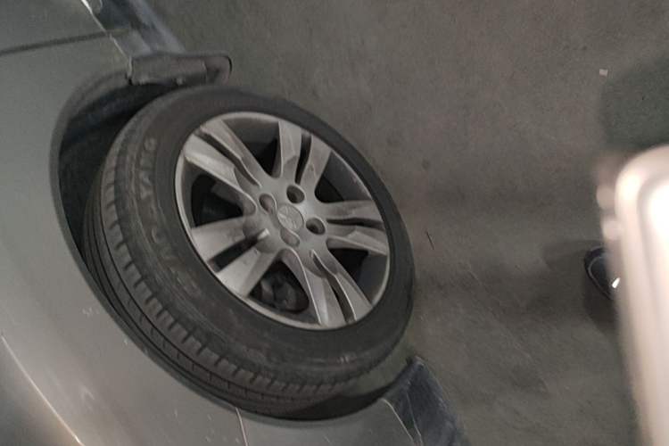 Used Peugeot 3008 2015 1.6THP Automatic Prestige Edition Left Front Wheel Hub