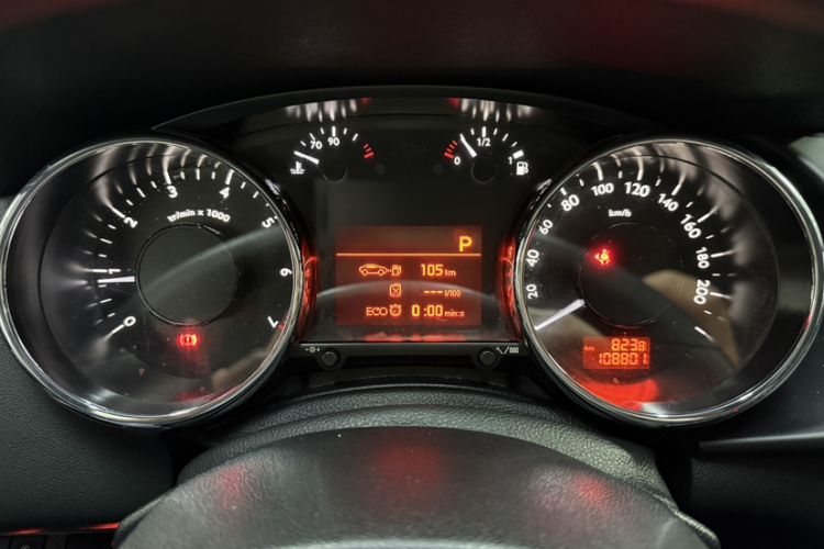 Used Peugeot 3008 2015 1.6THP Automatic Classic Edition Odometer Close Up