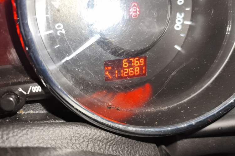 Used Peugeot 3008 2015 1.6THP Automatic Prestige Edition Odometer Close Up