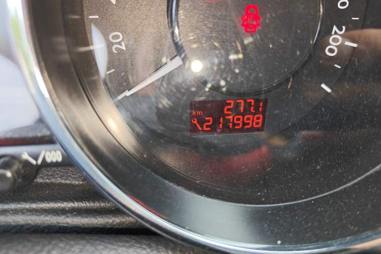 Used Peugeot 3008 2015 2.0L Automatic Trend Edition Odometer Close Up