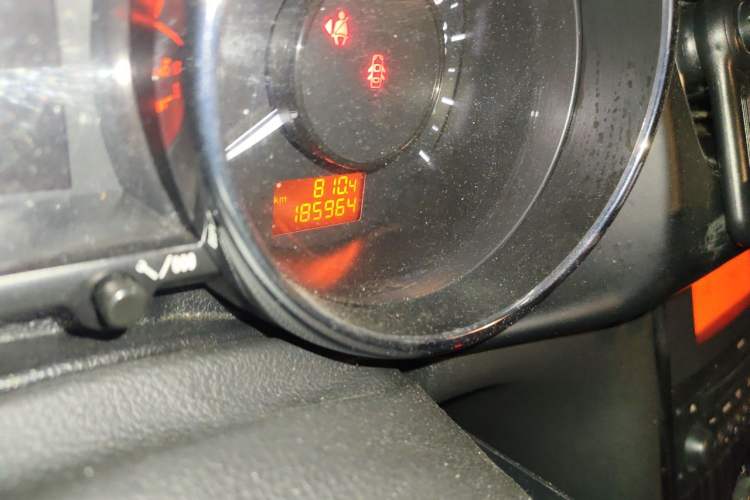 Used Peugeot 3008 2015 2.0L Automatic Classic Edition Odometer Close Up