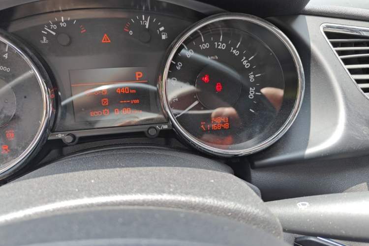 Used Peugeot 3008 2015 1.6THP Automatic Trend Edition Odometer Close Up