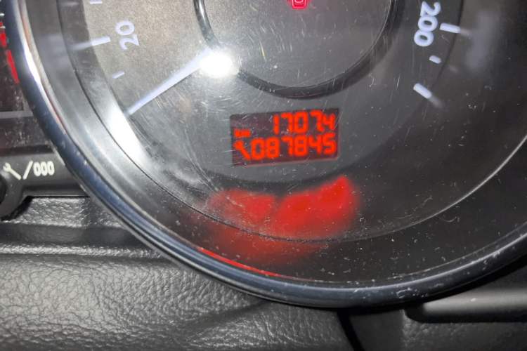 Used Peugeot 3008 2015 1.6THP Automatic Classic Edition Odometer Close Up