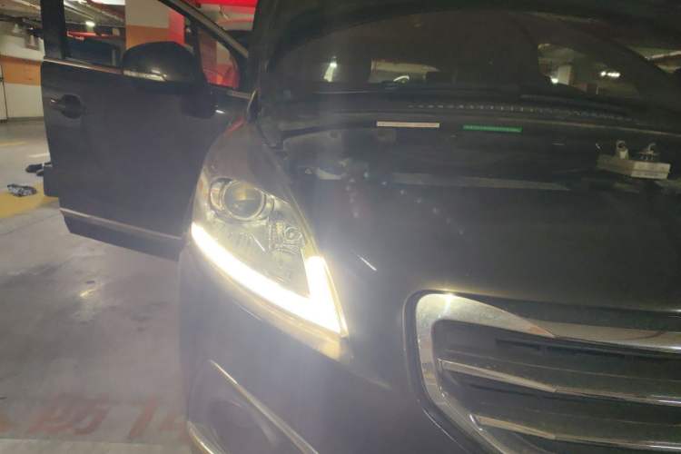Used Peugeot 3008 2015 2.0L Automatic Classic Edition Right Front Headlight