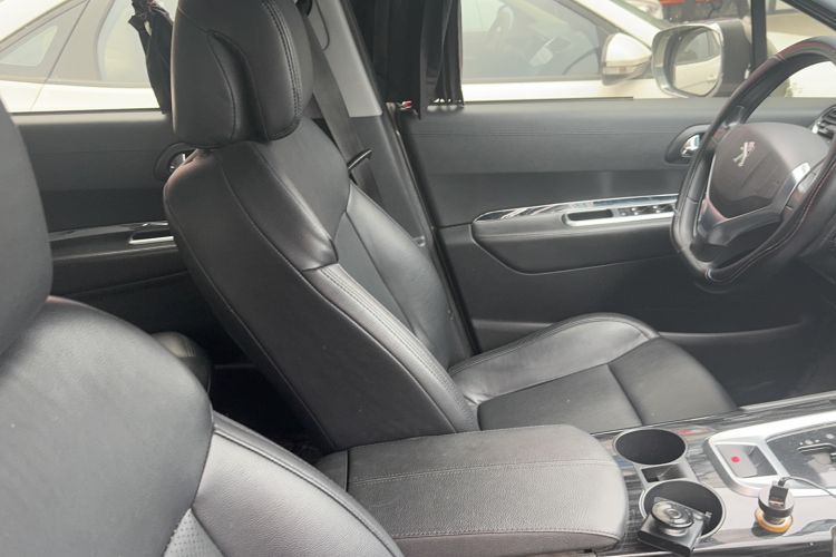 Used Peugeot 3008 2015 2.0L Automatic Classic Edition Right Front Seat