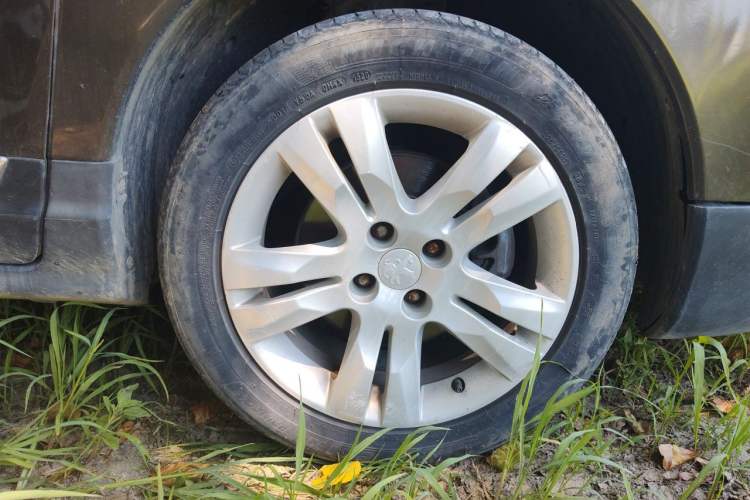 Used Peugeot 3008 2015 2.0L Automatic Classic Edition Right Front Wheel Hub