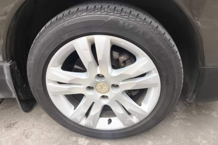 Used Peugeot 3008 2015 1.6THP Automatic Prestige Edition Right Front Wheel Hub