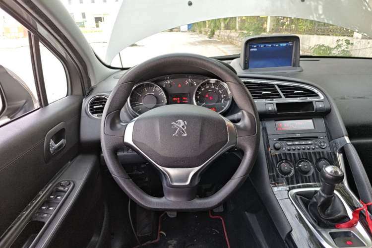 Used Peugeot 3008 2015 2.0L Manual Classic Edition Steering Wheel