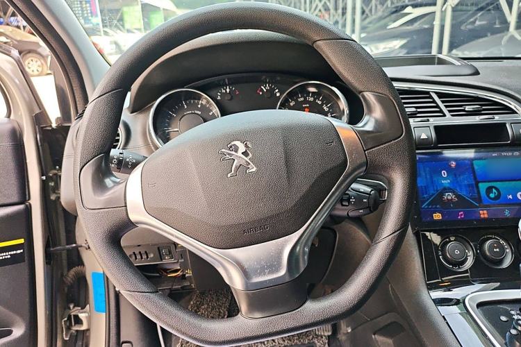 Used Peugeot 3008 2015 1.6THP Automatic Classic Edition Steering Wheel