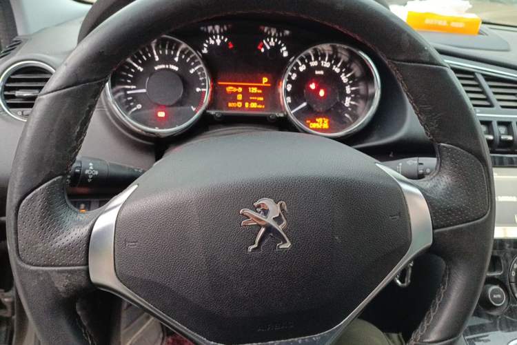 Used Peugeot 3008 2015 1.6THP Automatic Prestige Edition Steering Wheel