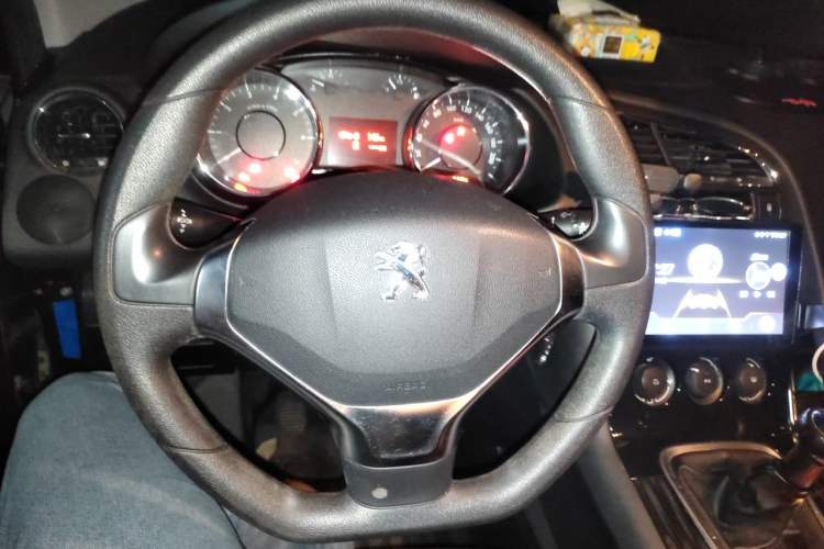 Used Peugeot 3008 2015 2.0L Manual Classic Edition Steering Wheel