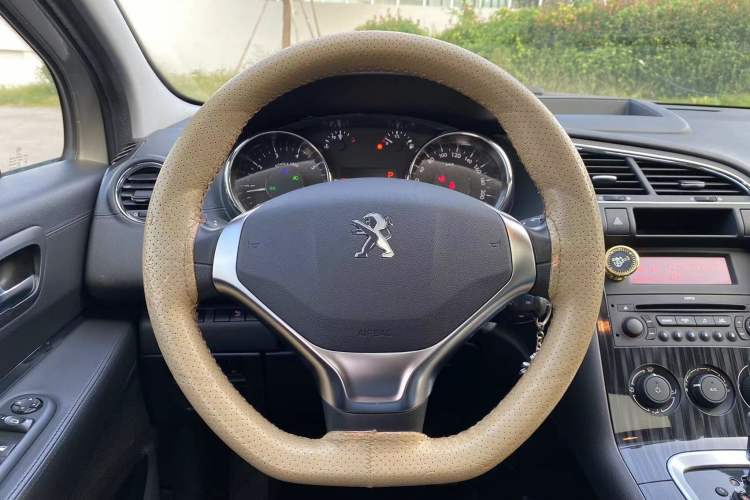 Used Peugeot 3008 2015 1.6THP Automatic Classic Edition Steering Wheel
