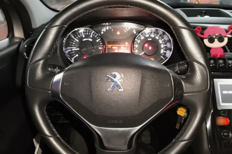 Used Peugeot 3008 2015 1.6THP Automatic Prestige Edition Steering Wheel
