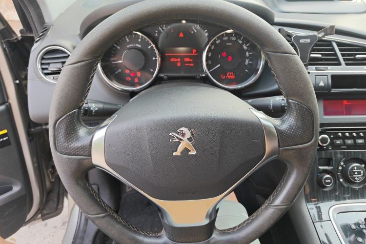 Used Peugeot 3008 2015 2.0L Automatic Trend Edition Steering Wheel