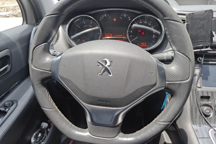 Used Peugeot 3008 2015 1.6THP Automatic Trend Edition Steering Wheel