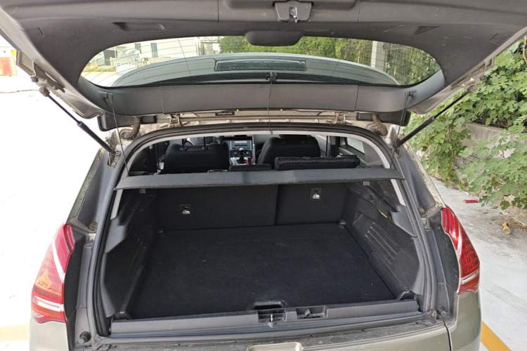 Used Peugeot 3008 2015 2.0L Manual Classic Edition Trunk