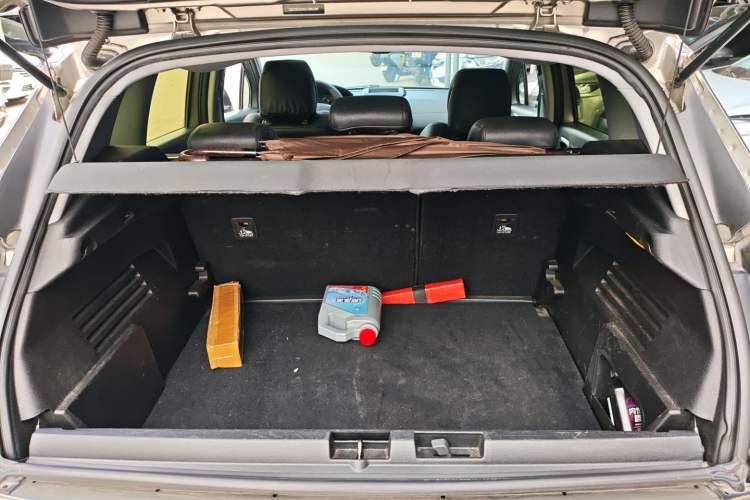 Used Peugeot 3008 2015 1.6THP Automatic Classic Edition Trunk