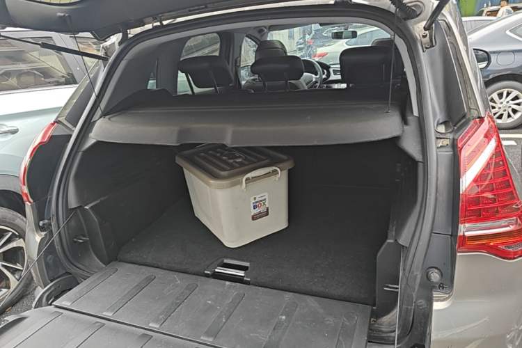 Used Peugeot 3008 2015 2.0L Automatic Trend Edition Trunk
