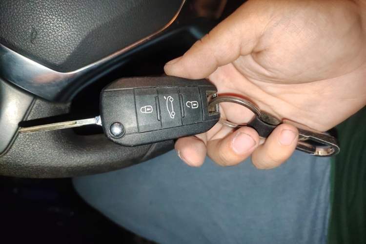 Used Peugeot 3008 2015 2.0L Manual Classic Edition Vehicle Key